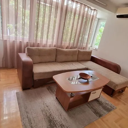 Apartment Chalovski *